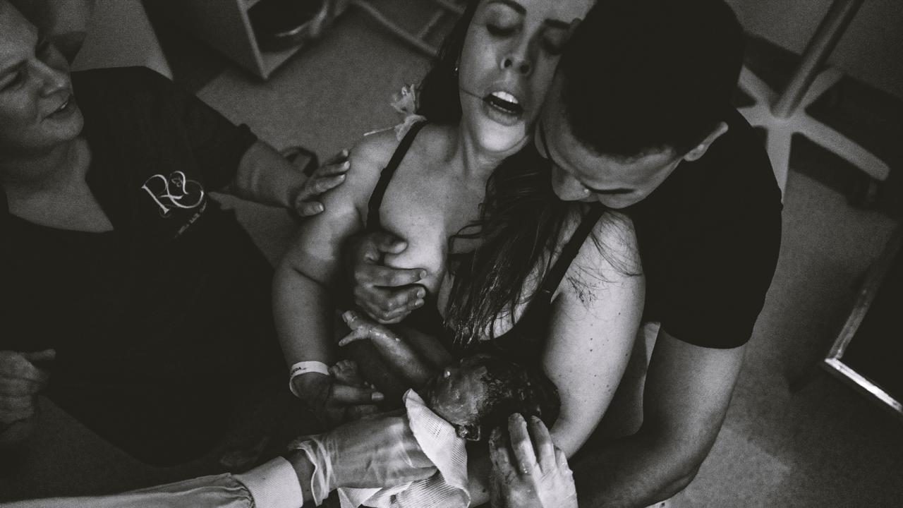 Família reunida após o nascimento do bebê